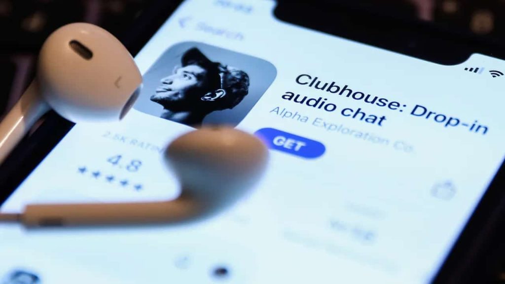 語音平台俱樂部會所簡化建築宣布減少一些人